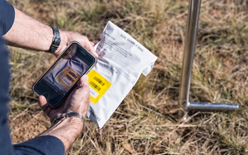 The new LabSTREAM app allows agronomists to log soil and tissue samples from mobile devices in the paddock, shown here by Nigel Bodinnar from Incitec Pivot Fertilisers.
